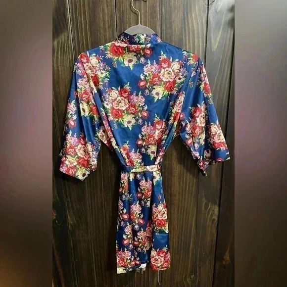 Floral Satin Robe. Brand: Pretty Robes. Size: S/M - Picture 8 of 12